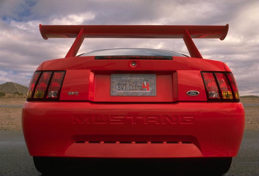  Ford Mustang SVT Cobra R 2000 года  (фото 19 из 128)